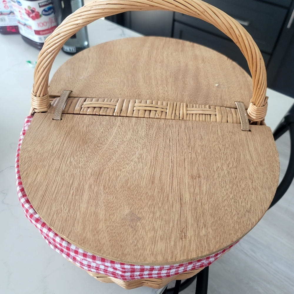 ​Picnic Time Wicker Picnic Basket Vintage  Red & White Gingham Liner Cottagecore - Picture 15 of 16